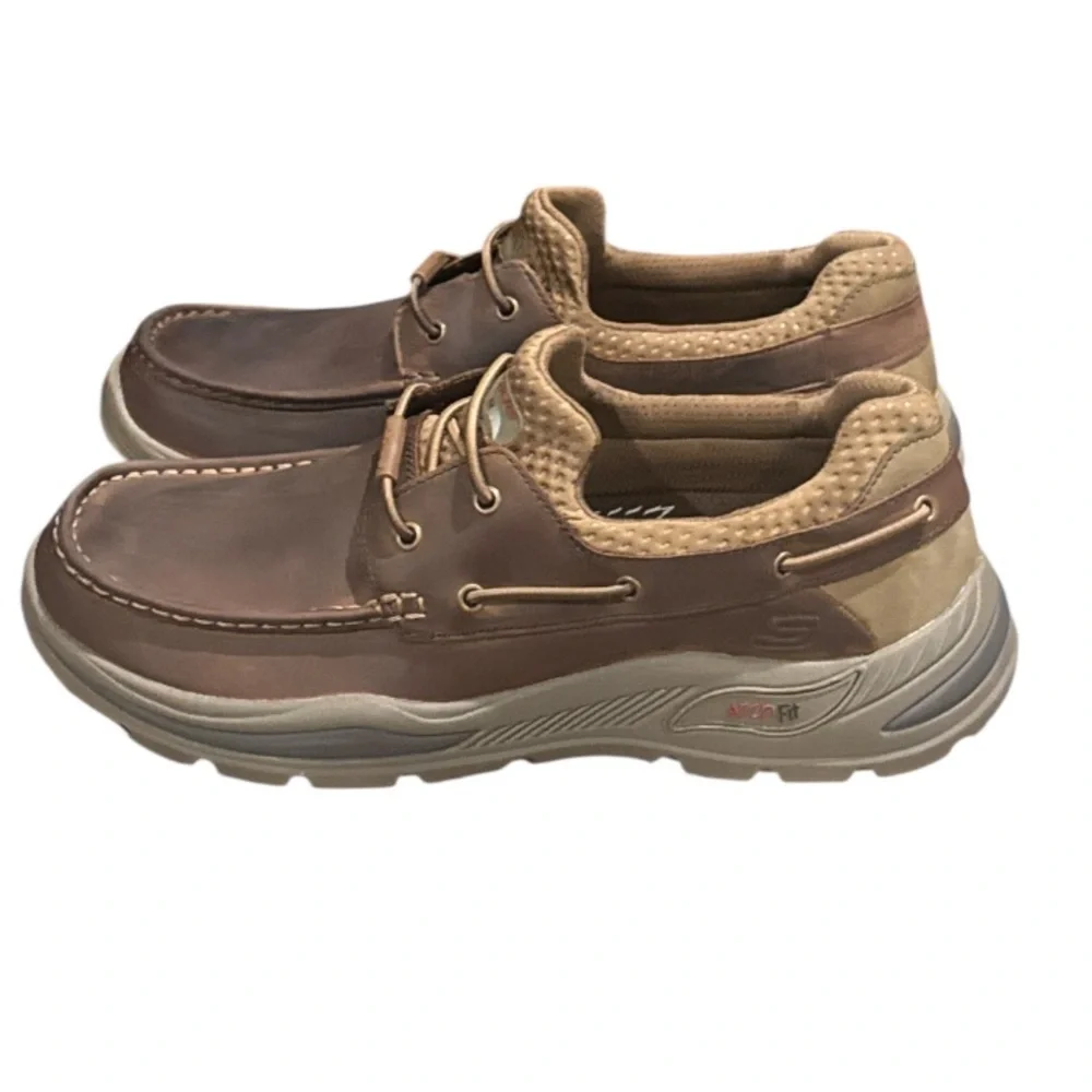 New authentic Skechers leather memory foam arch fit boat shoes men’s 11 display